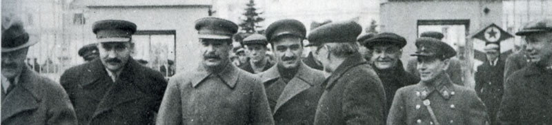 Molotov, Kaganovich, Stalin, Mikojan, Kalinin, Ezov, Kruscev nel 1937
