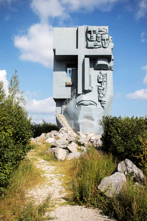 Magadan. La maschera del dolore, monumento alle vittime del Gulag Sandarmokh, il luogo dell'eccidio