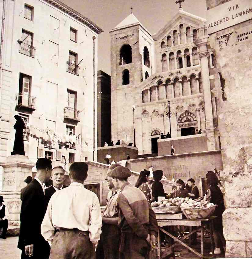 Cagliari. Pzza Carlo Alberto
