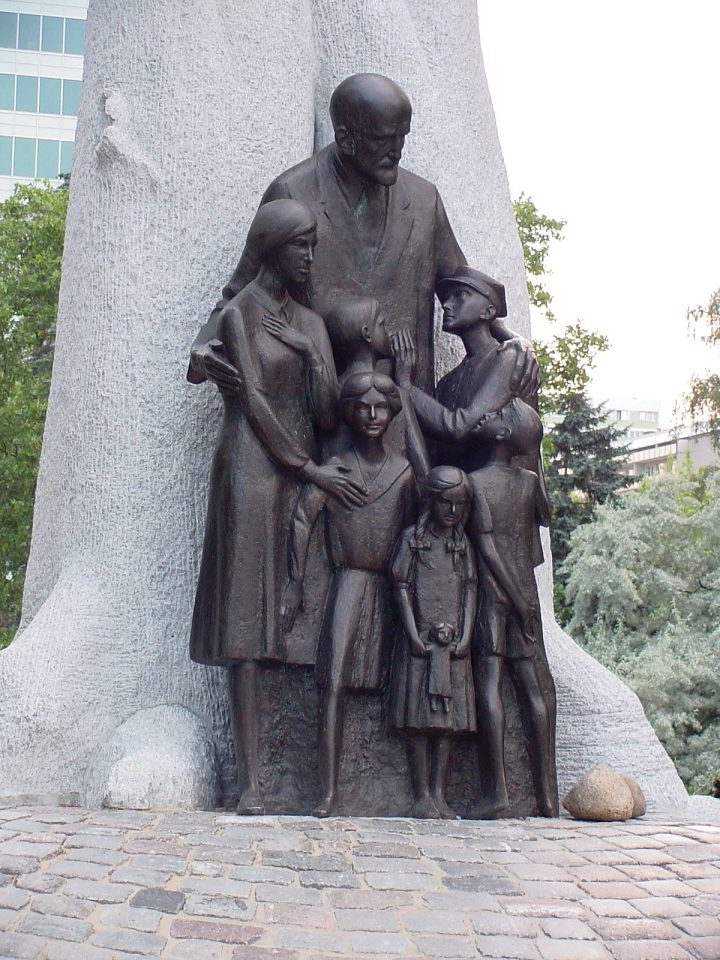 Monumento a Janusz Korczak a Varsavia.