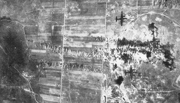 Tre bimotori americani bombardano il campo di aviazione di Alghero il 25 maggio 1943