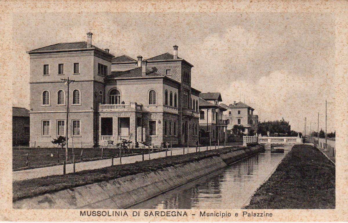 Mussolinia, Municipio Mussolinia, Municipio